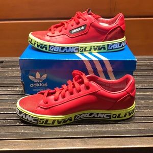 Adidas Sleek Size 7. Women’s